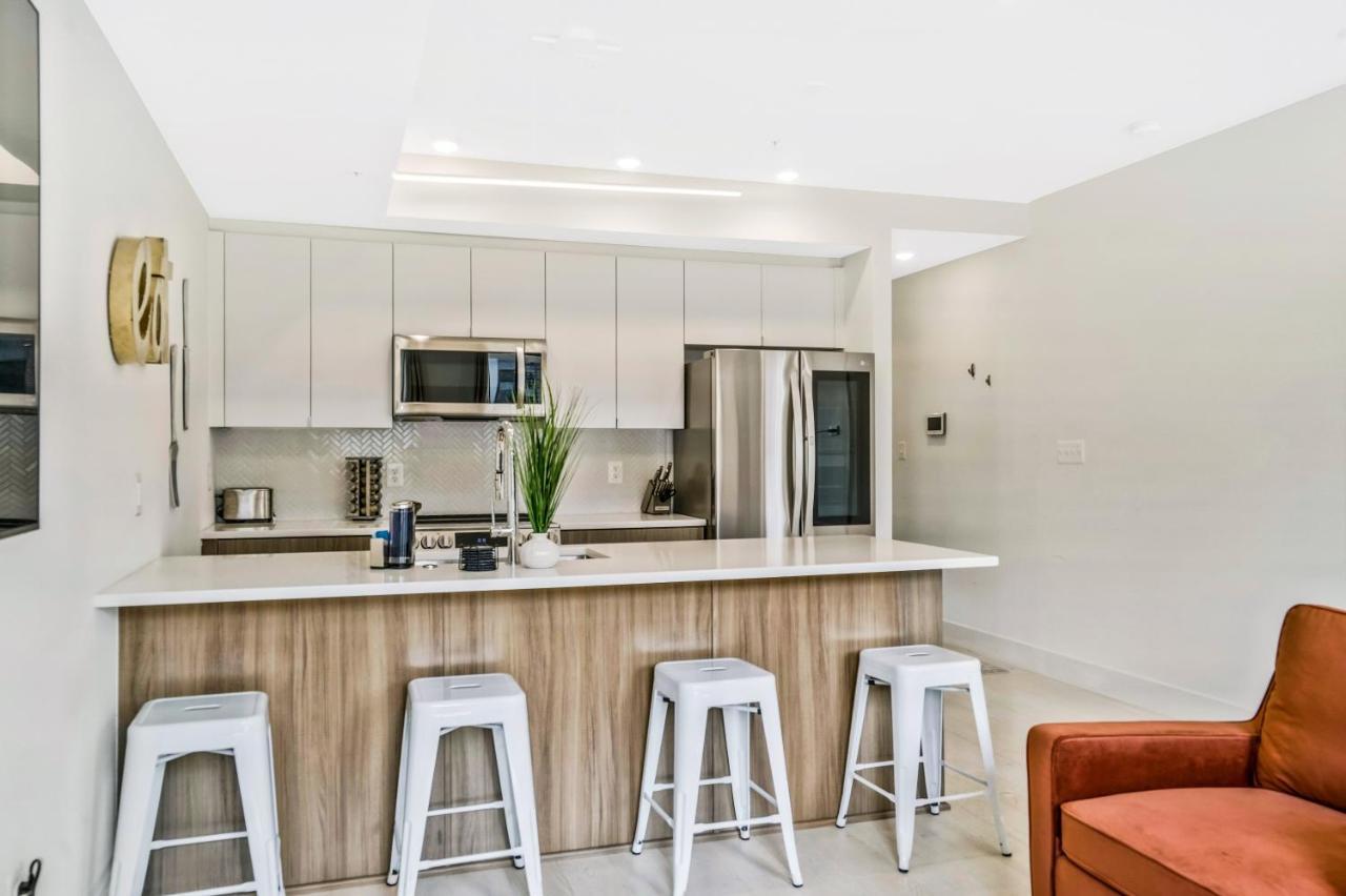 Luxurious And Stylish 2 Bedroom 2 Bathroom Suite واشنطن المظهر الخارجي الصورة